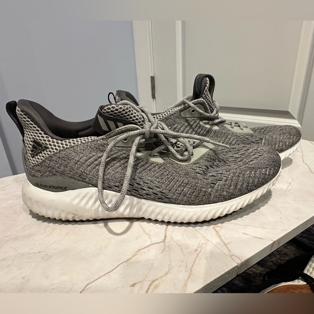 *LIKE NEW*Sz 9*ADIDAS ALPHABOUNCE